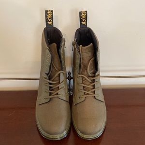 NWOT Dr. Martens AirWair Boots